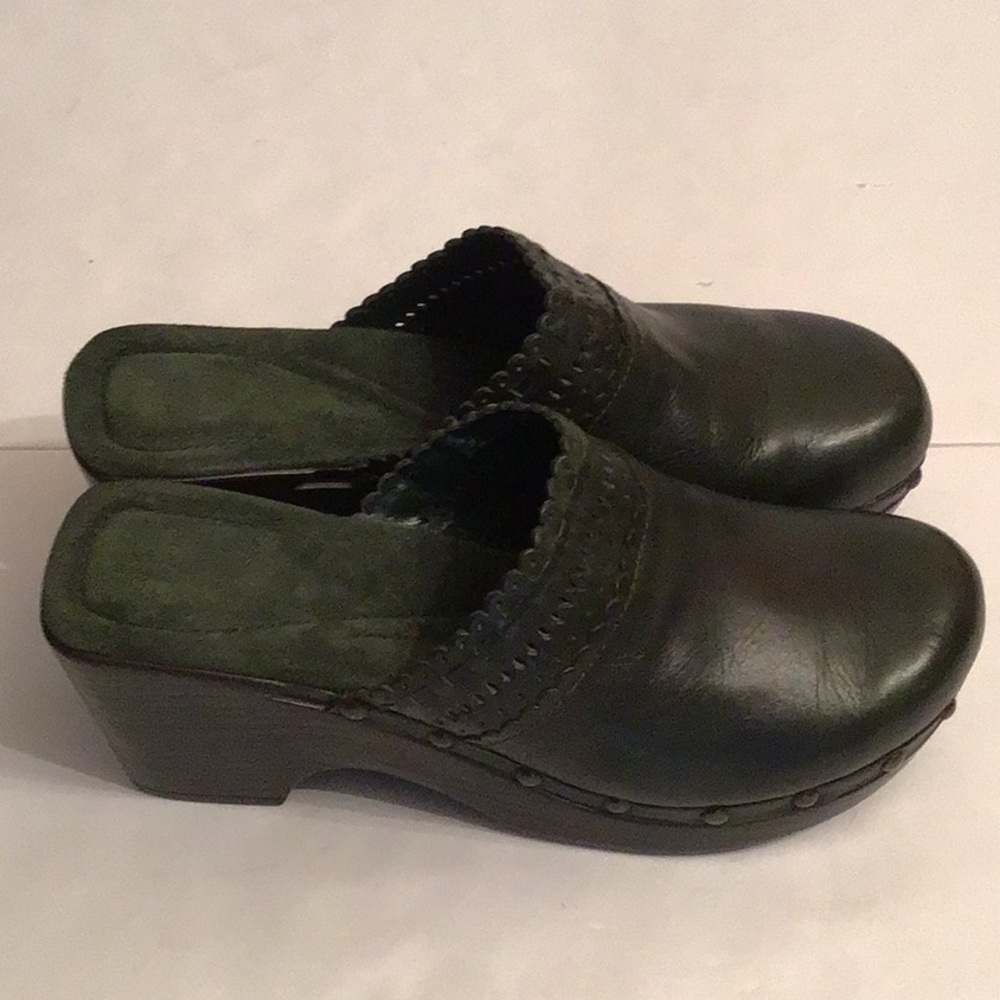 WHITE MOUNTAIN DARK GREEN TANYA LEATHER CLOGS SZ 9 1/2 M
